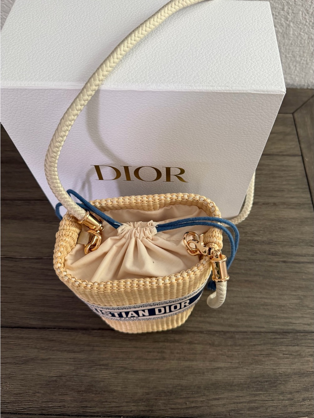 Dior vip gift Straw Bucket Bag with Blue Drawstrings - Picture 2 of 6